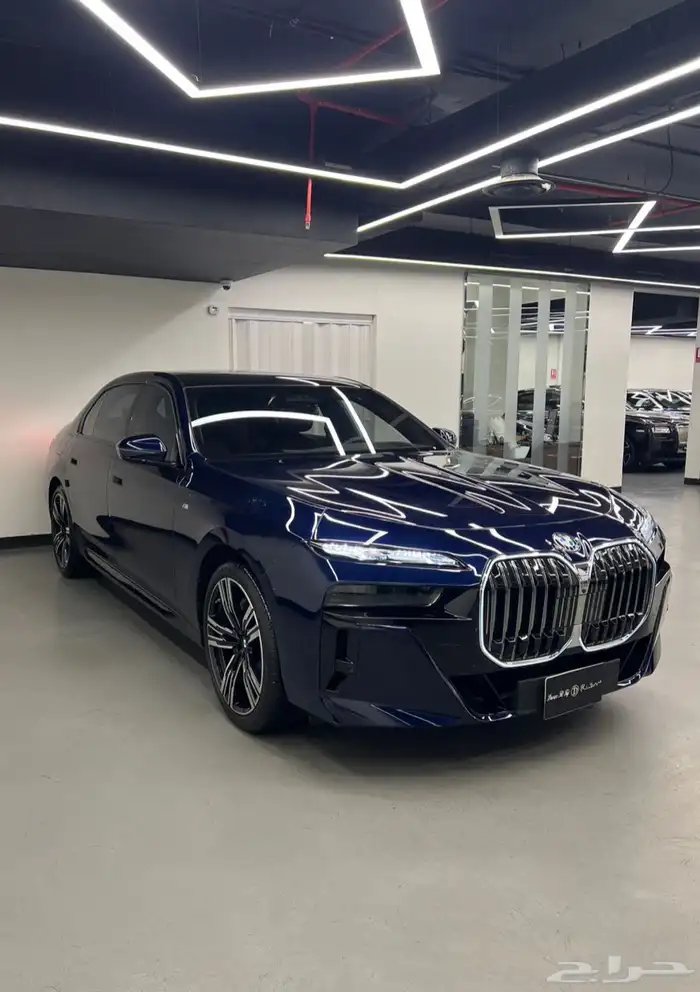 بي ام دبليو 740i 2