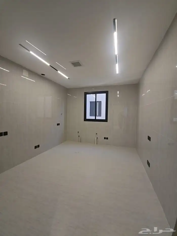 خمس فلل للبيع (دور ارضي  دور اول شقه ) حي البيان 42