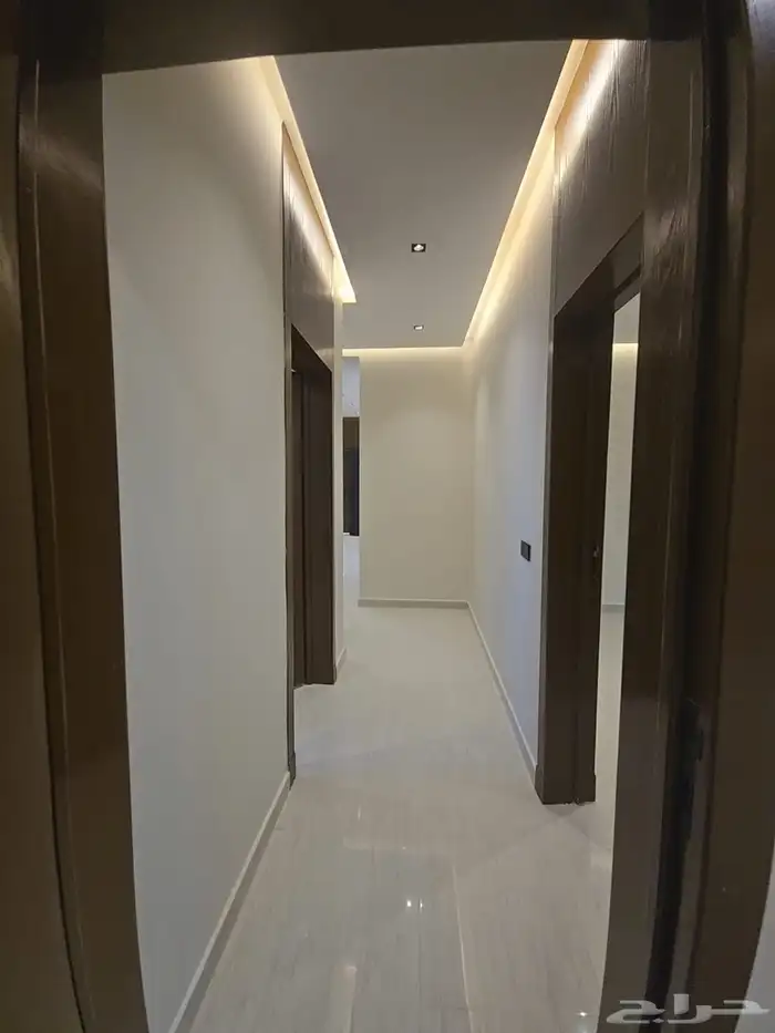 خمس فلل للبيع (دور ارضي  دور اول شقه ) حي البيان 40