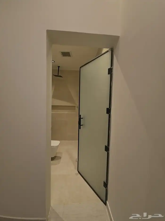 خمس فلل للبيع (دور ارضي  دور اول شقه ) حي البيان 3