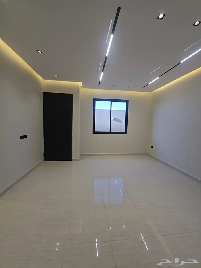 خمس فلل للبيع (دور ارضي  دور اول شقه ) حي البيان 16