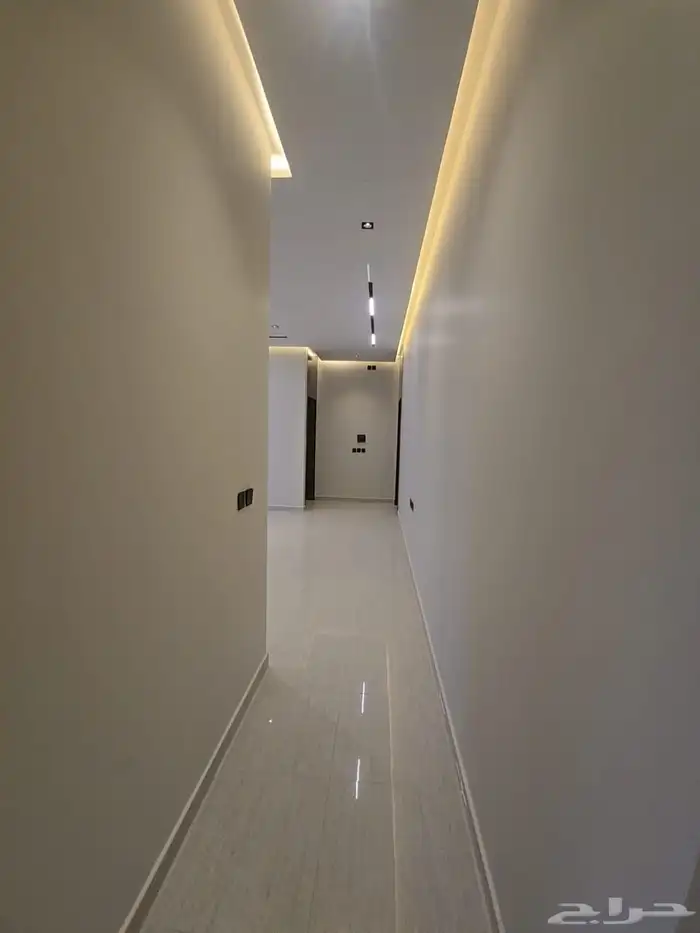 خمس فلل للبيع (دور ارضي  دور اول شقه ) حي البيان 2