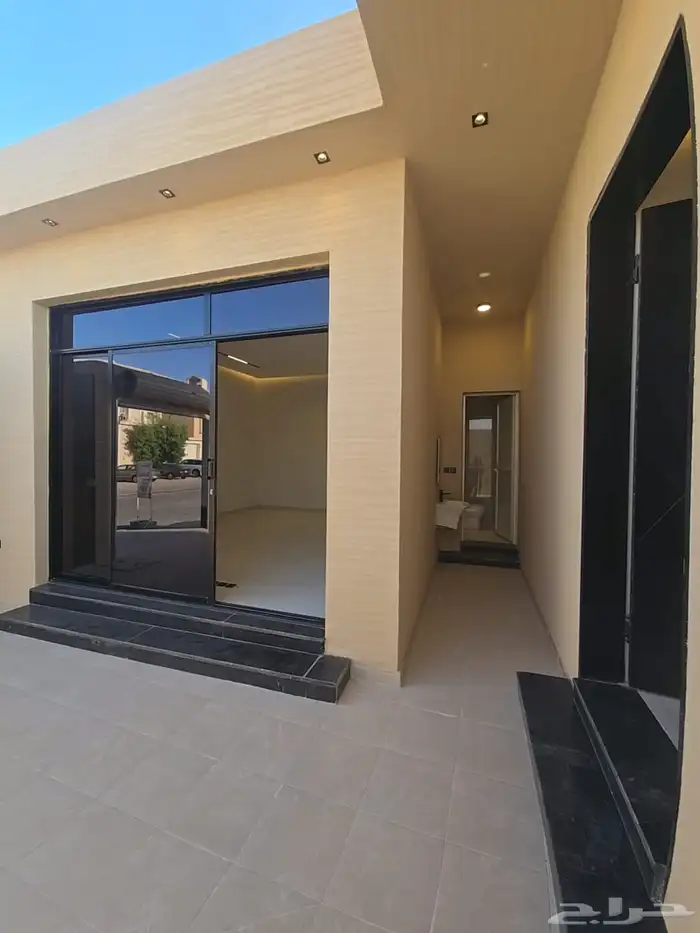 خمس فلل للبيع (دور ارضي  دور اول شقه ) حي البيان 27