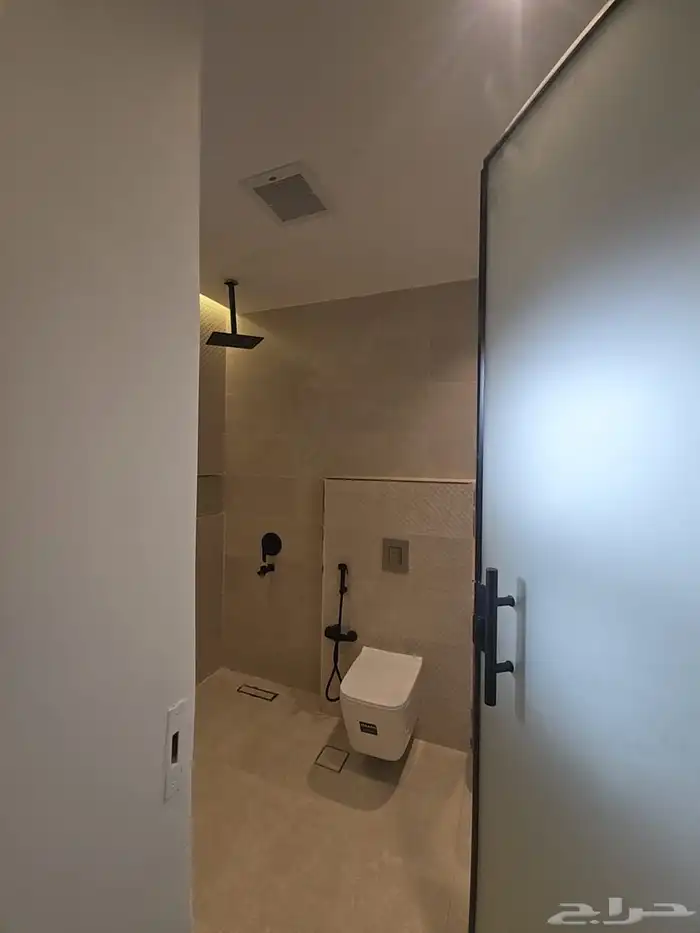 خمس فلل للبيع (دور ارضي  دور اول شقه ) حي البيان 36