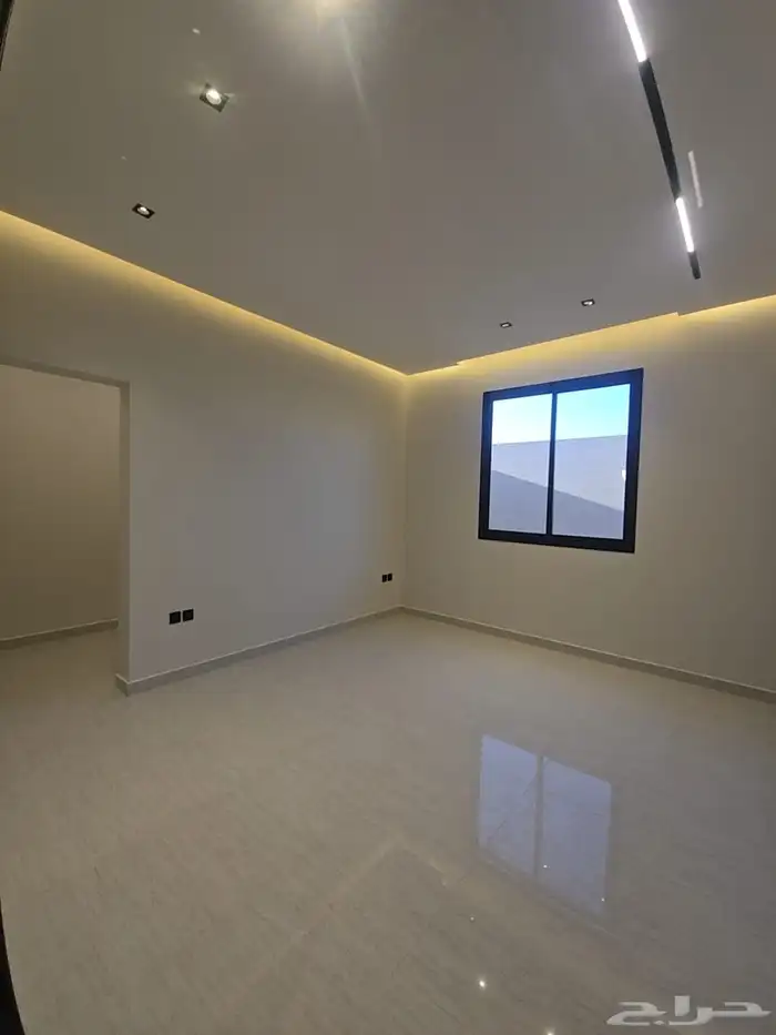 خمس فلل للبيع (دور ارضي  دور اول شقه ) حي البيان 18