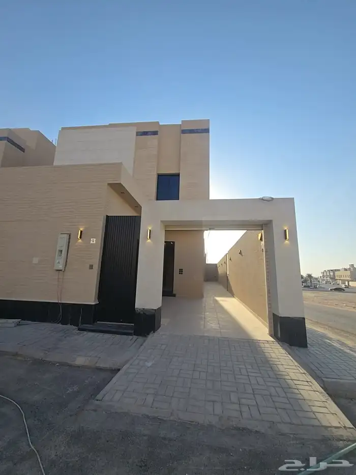 خمس فلل للبيع (دور ارضي  دور اول شقه ) حي البيان 12