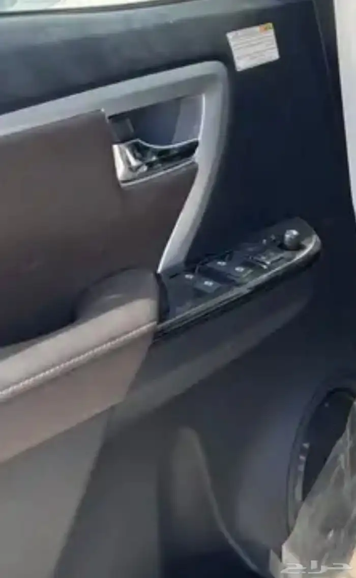 للبيع سيارتين تويوتا ونيسان جديده 5