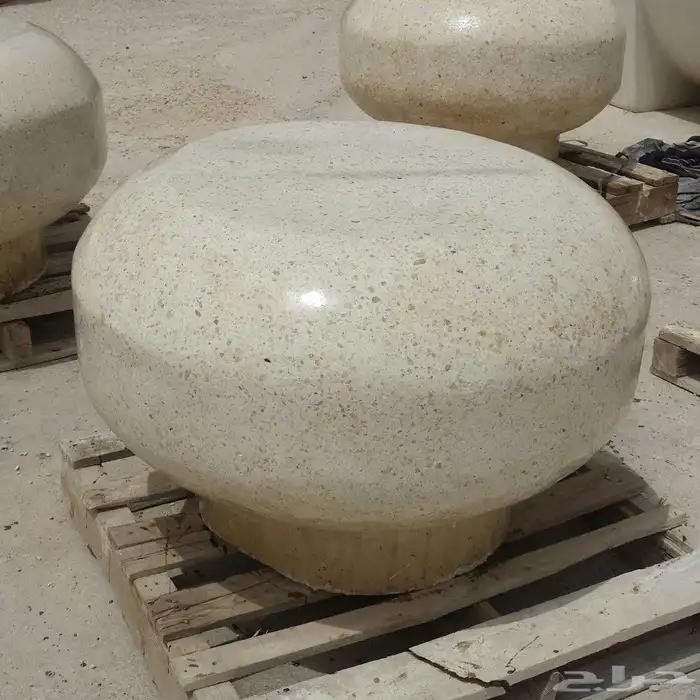 توفر لدينا احواض زراعة للحدائق والاماكن العامة وأيضا  كراسي 8