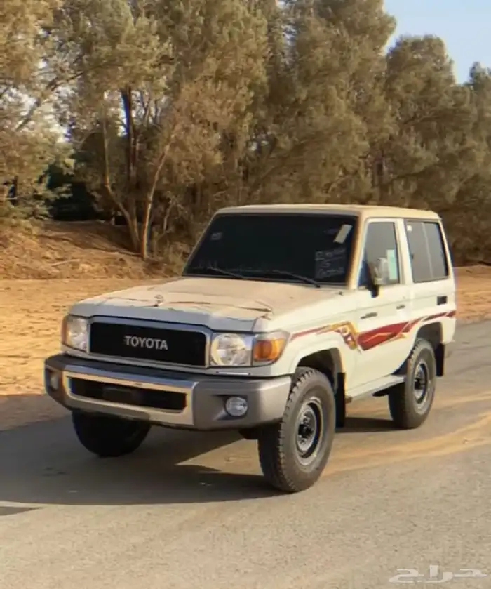 مطلوب جيب ربع من 10 إلى 16 أبيض 0