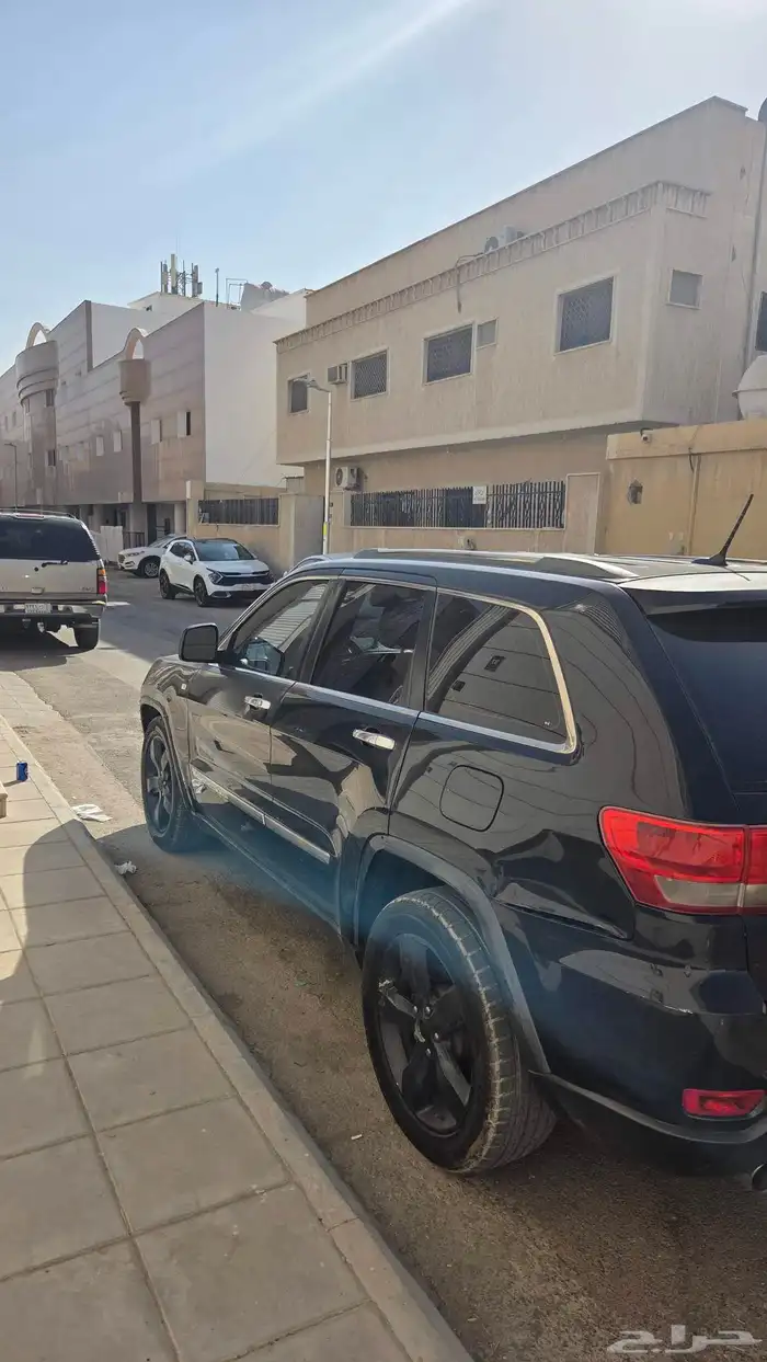 جيب جراند شروكي موديل 2011 4