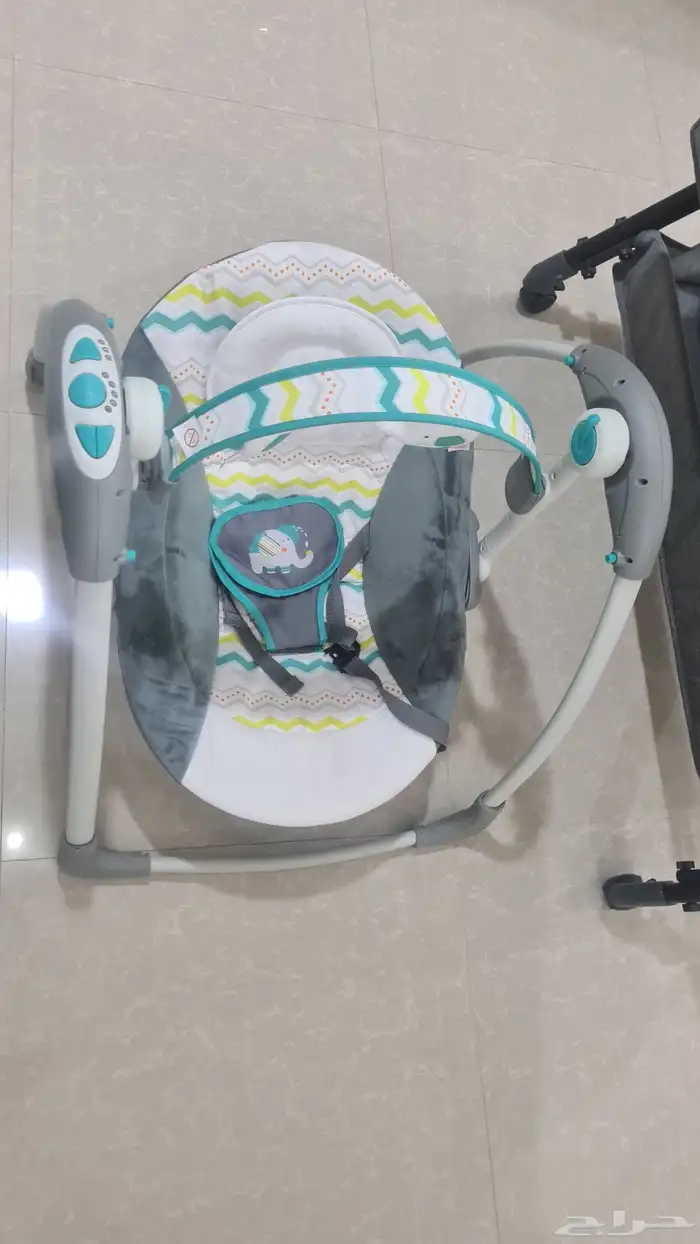 سرير اطفال من عمر شهر الي سنه وجلاسة اطفال هزاز كهربائيه 2