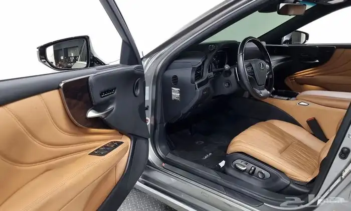 لكزس LS500 بلاتينيوم 2021 11