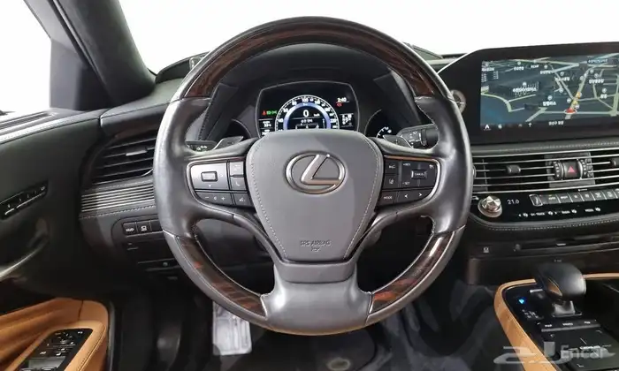 لكزس LS500 بلاتينيوم 2021 14