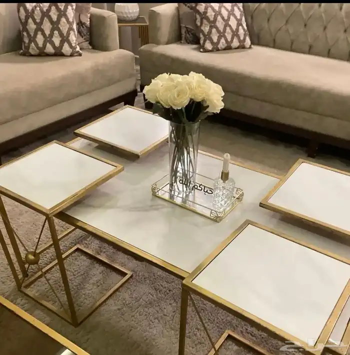 طاولة كنب مع أربعه خدمة ب150 0