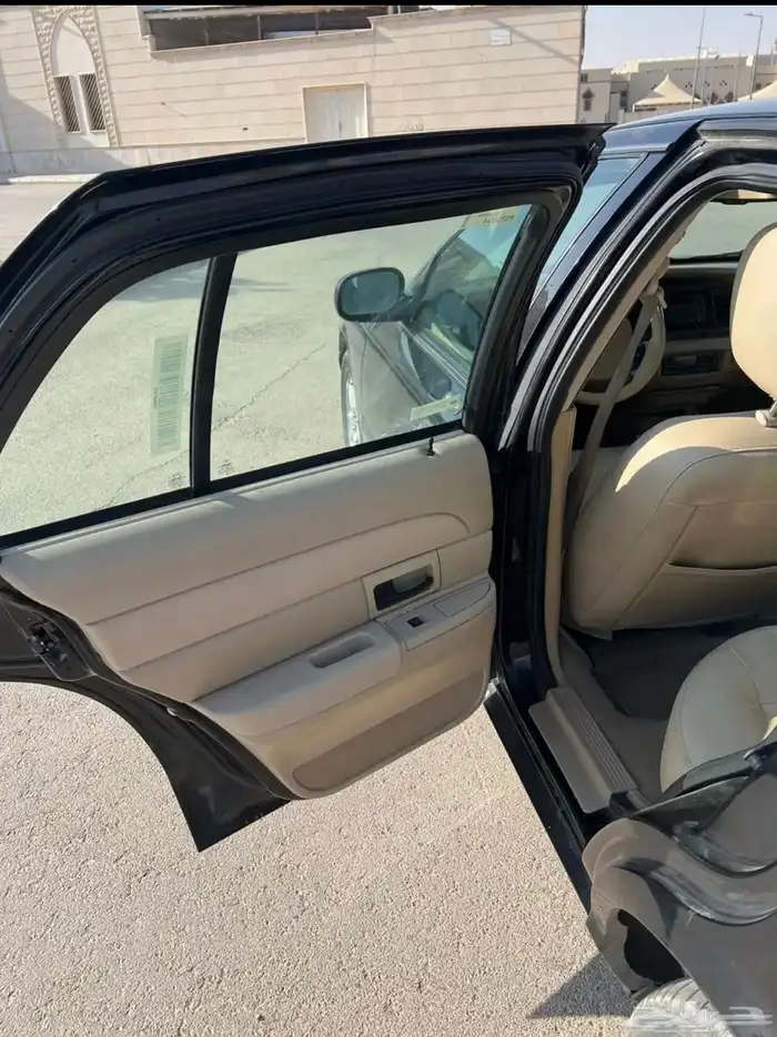 فورد فكتوريا 2011 LX سعودي ممشى قليل 10