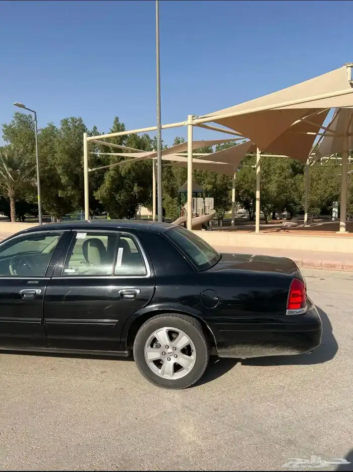 فورد فكتوريا 2011 LX سعودي ممشى قليل 2