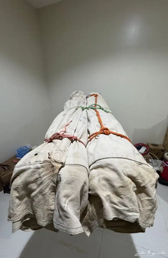 خيمة باكستانيه عمود ثلاث غاط 4 4 نظيفه مرره وخاليه من جميع 0