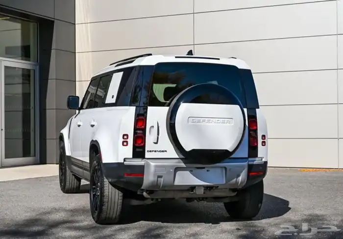 2024 Land Rover Defender 110 P400 3