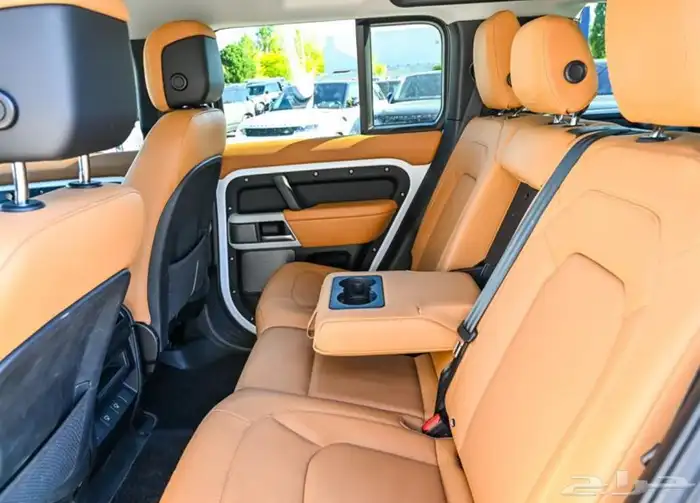 2024 Land Rover Defender 110 P400 8