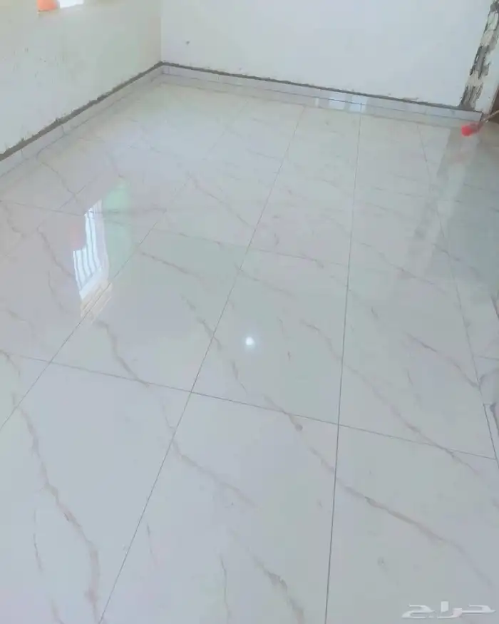 معلم تركيب سيراميك ورخام والباركية جدران وارضيات ودرج 0