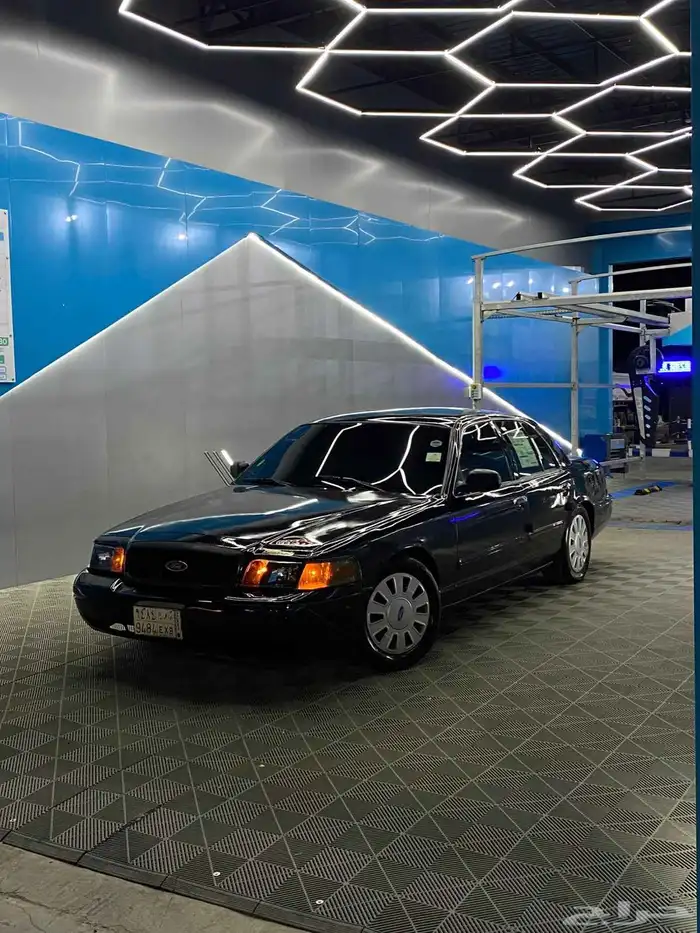 للبيع فورد كراون فكتوريا موديل 2010 4