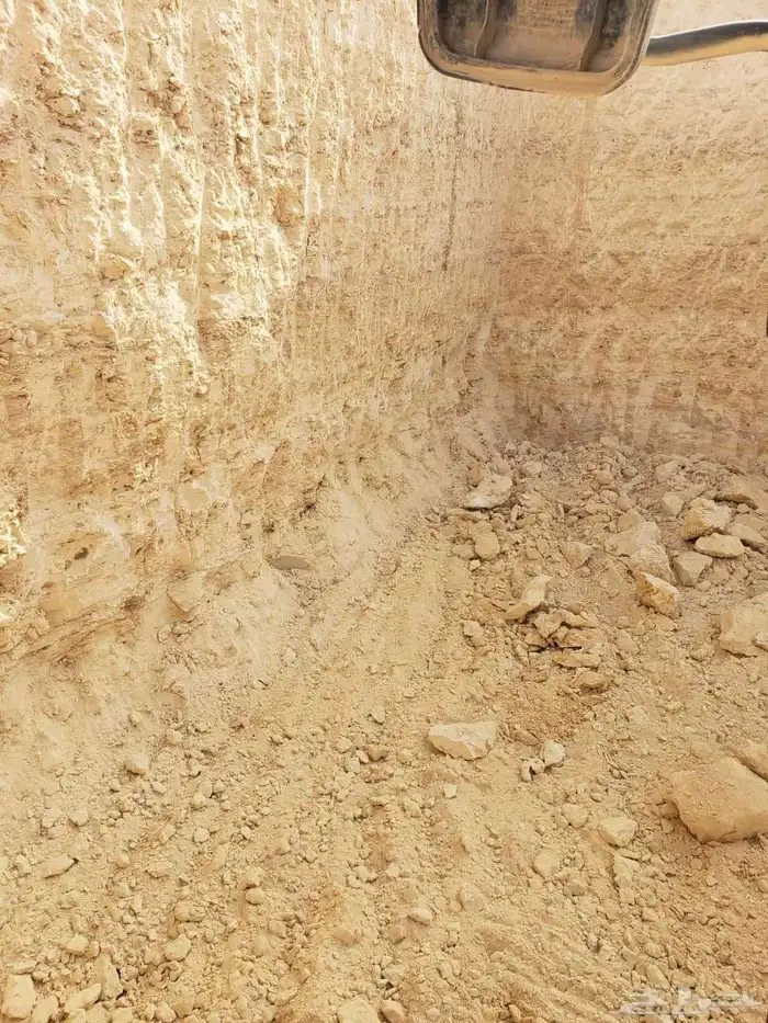 بوكلين الخرج للايجار اليومي والشهري والحفر والهدم وترحيل 3