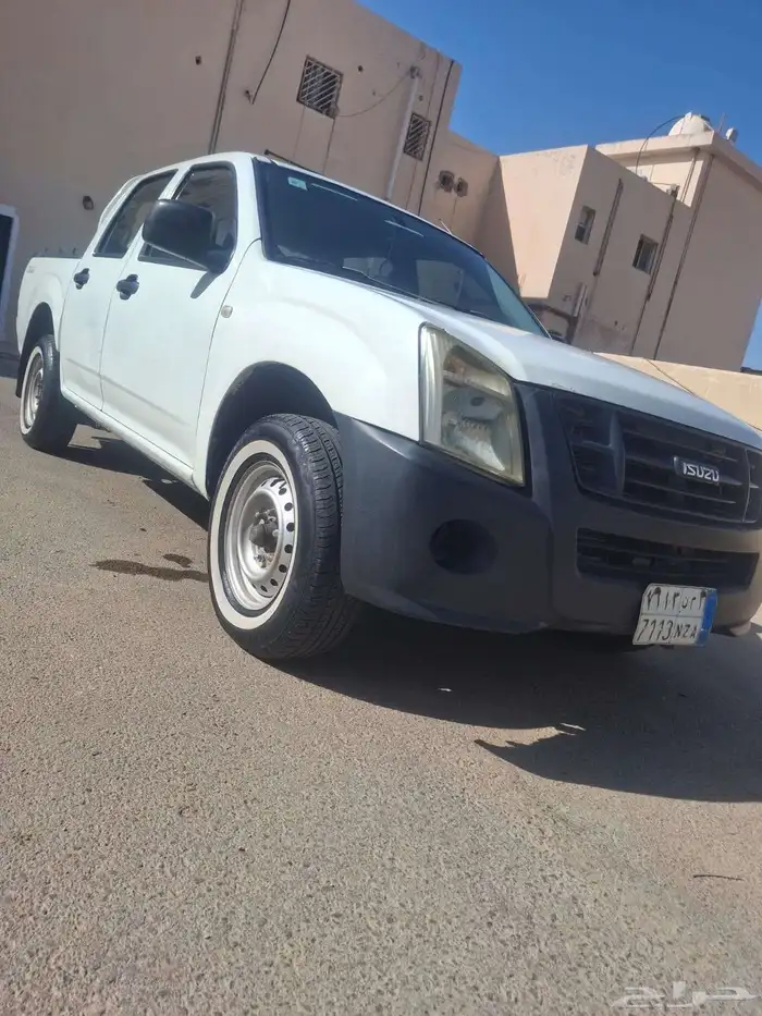 أعرض لكم سيارة من نوع إيسوزو بكب غمارتين بمواصفات ممتازة 0