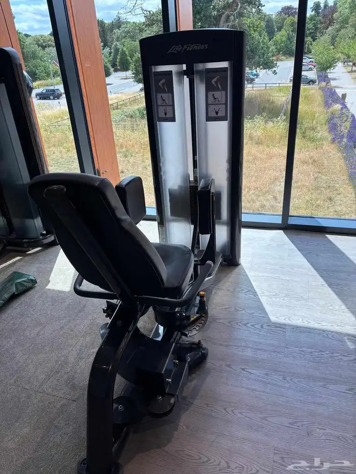 مجموعة اجهزه وارد أمريكا لايف فتنس مستخدم 12