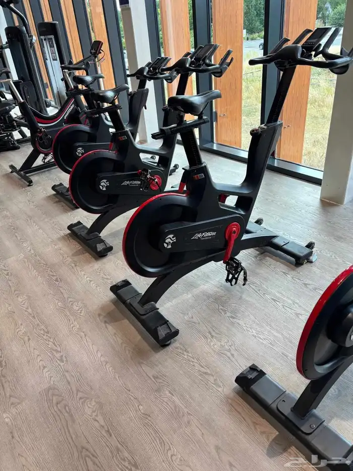 مجموعة اجهزه وارد أمريكا لايف فتنس مستخدم 38