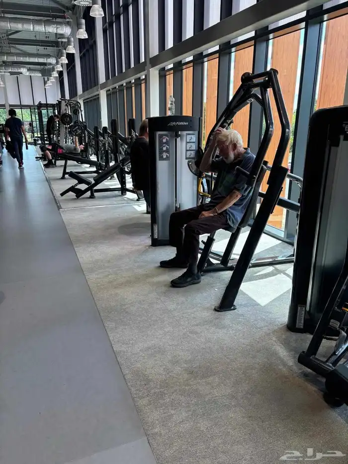 مجموعة اجهزه وارد أمريكا لايف فتنس مستخدم 26