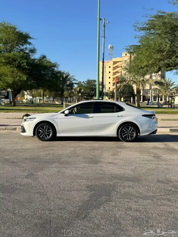 للبيع كامري هايبرد 2024 مالك اول 5