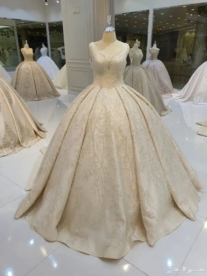 فستان زفاف للايجار بسعر مغري 1