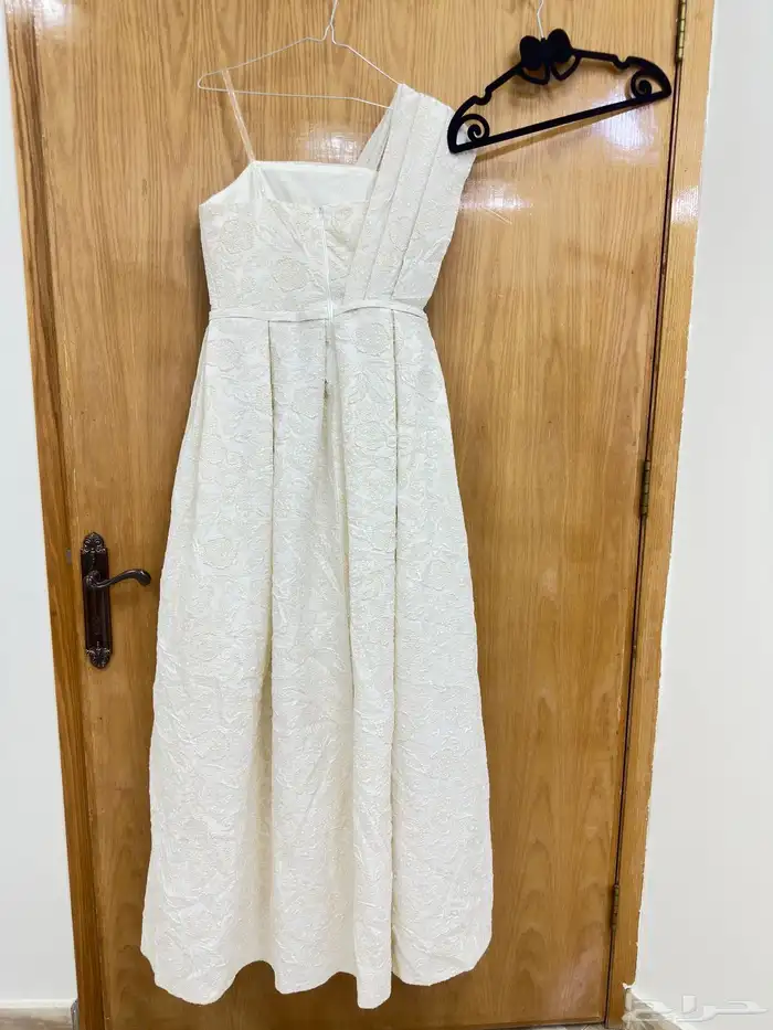 فساتين جديدة لم تلبس مقاس سمول 0