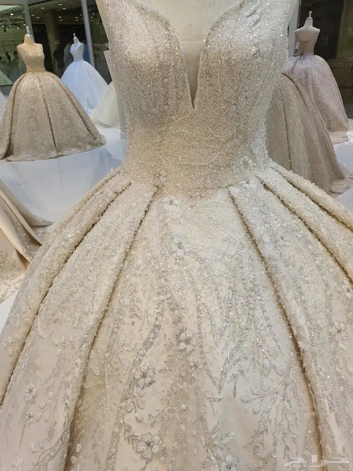 فستان زفاف للايجار بسعر مغري 2