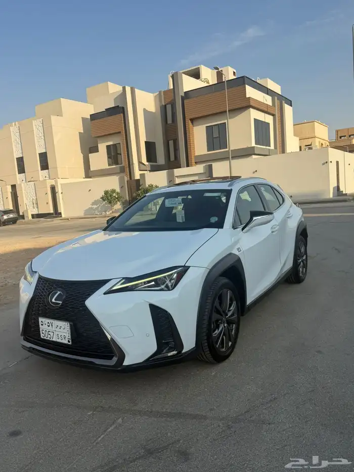 للبيع UX 200 موديل 2019 0