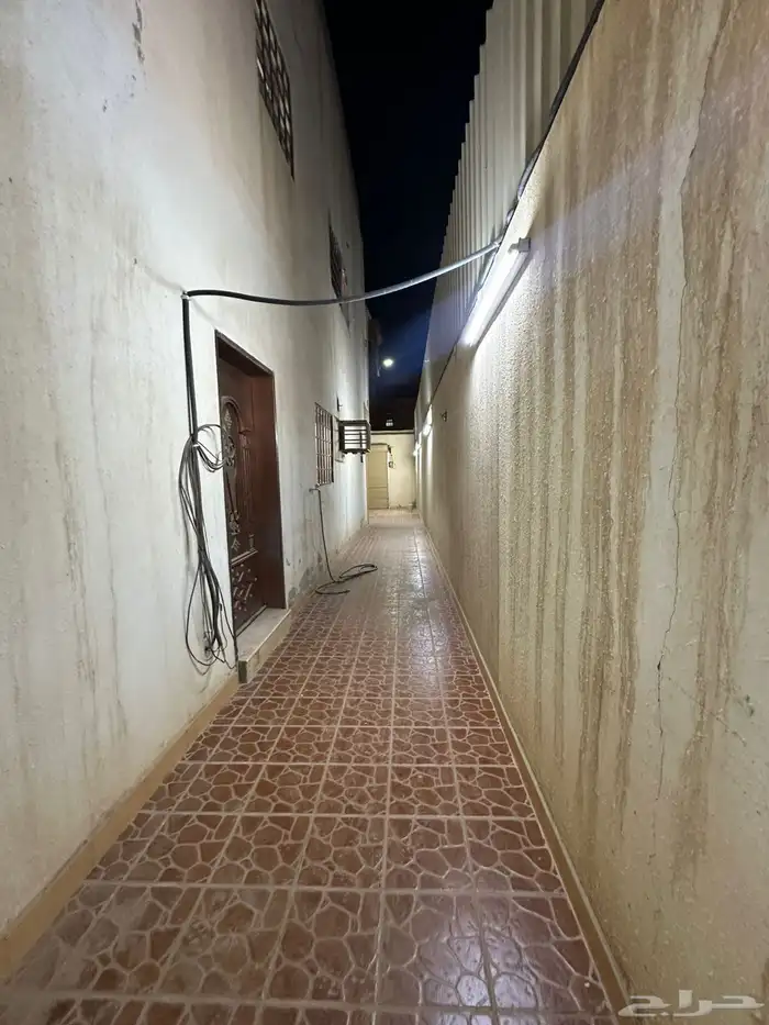 للإيجار دور ارضي الرياض حي الخليج 9
