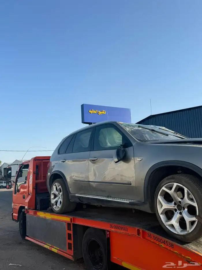 بي ام x5 مصدومه للبيع مكينه وقير شرط 1