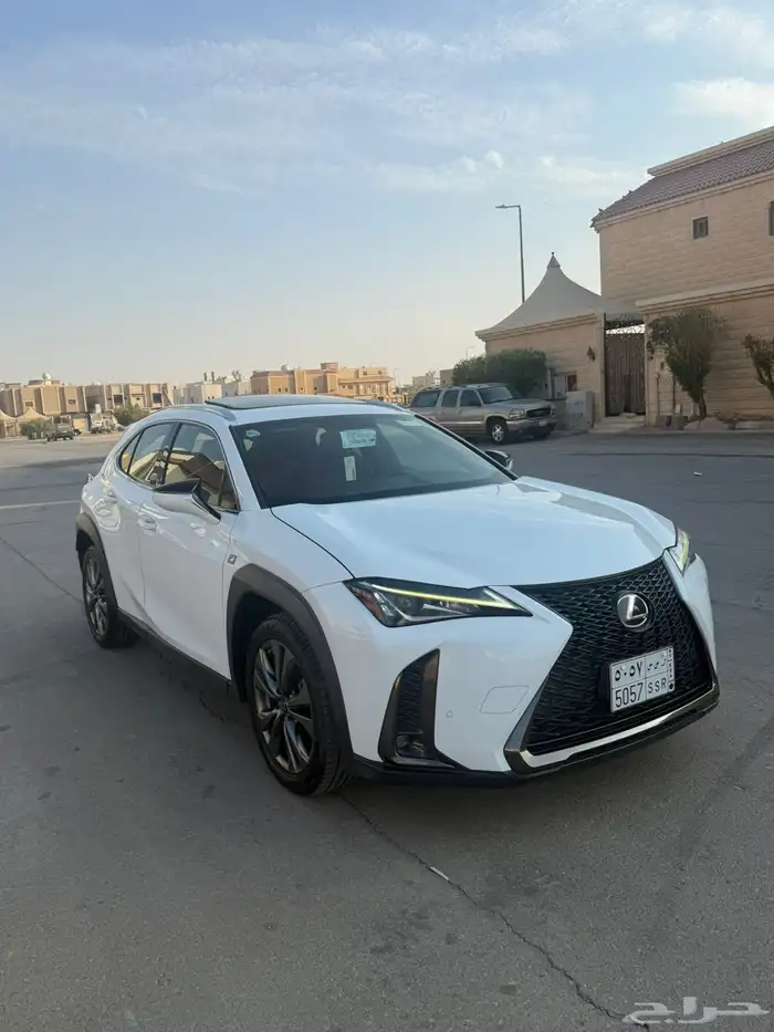 للبيع UX 200 موديل 2019 2