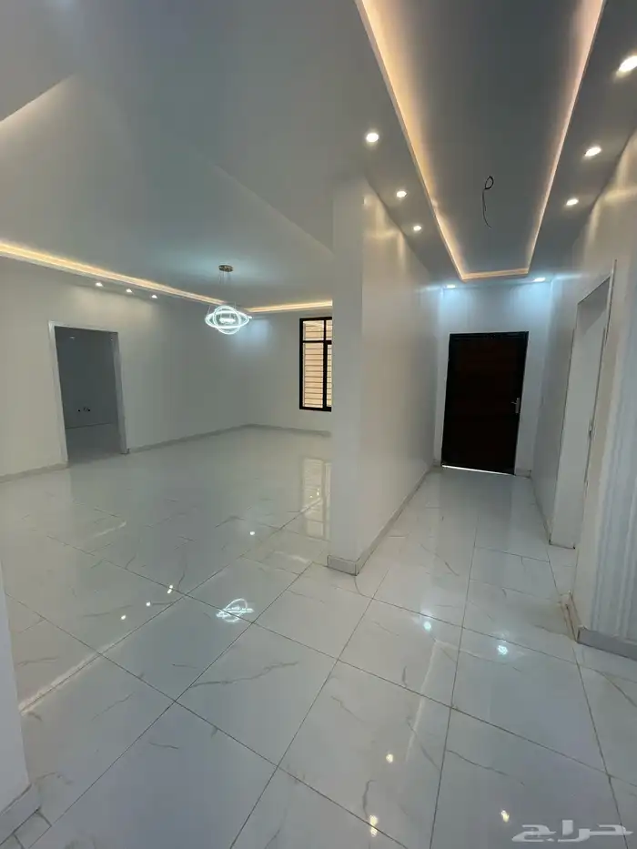 ادوار متكرره بمداخل خاصه مكيفة بالكامل للبيع بحي الروضه 10