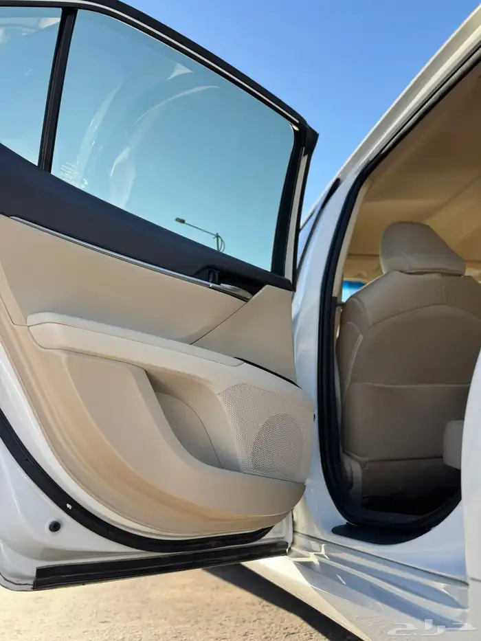 للبيع كامري هايبرد 2024 مالك اول 14