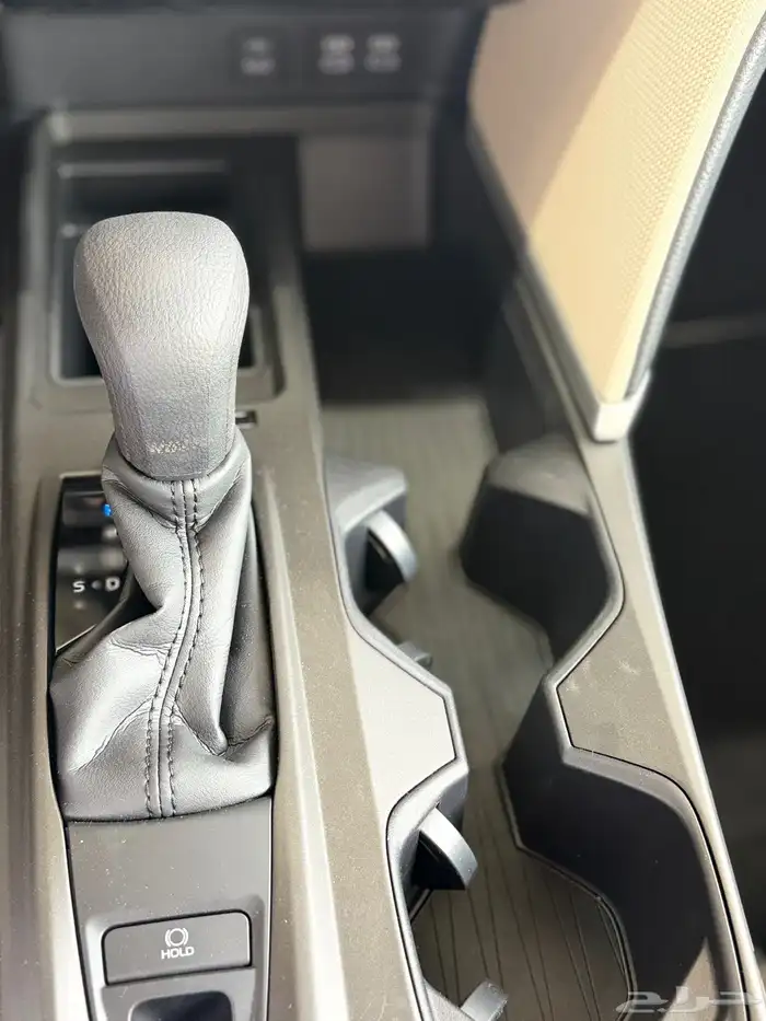 كامري 2025 E استاندر سعودي ابيض اسود تيتانيوم كحلي 12