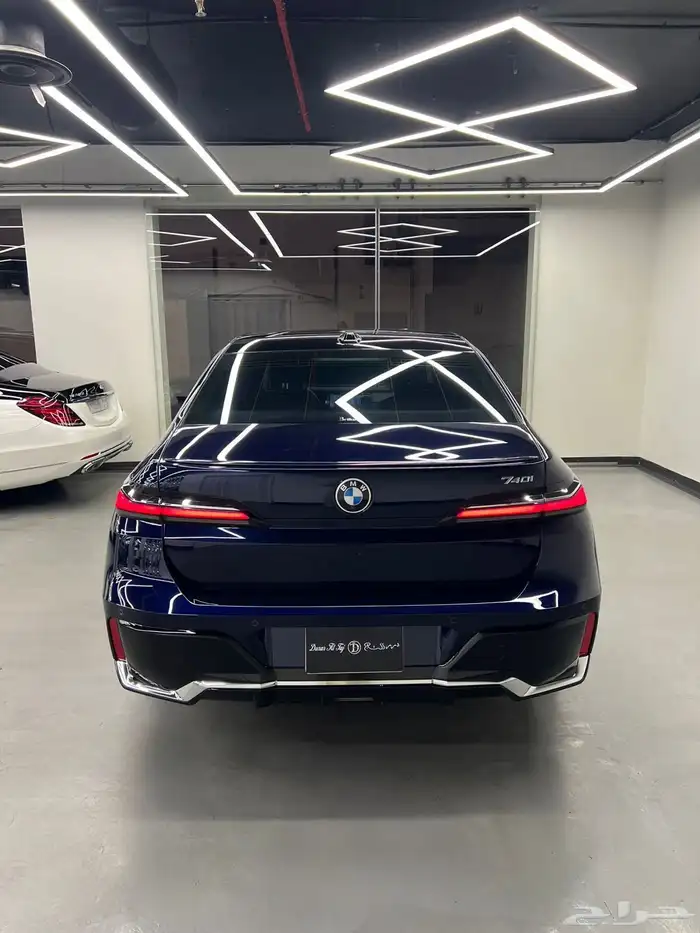 بي ام دبليو 740i 4