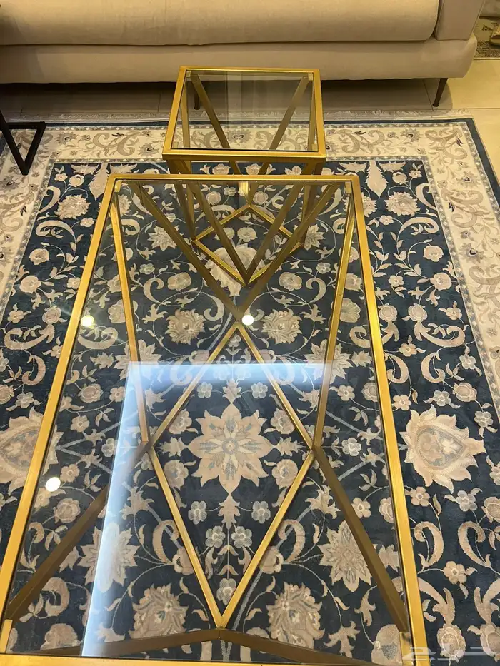 للبيع طاولات 0