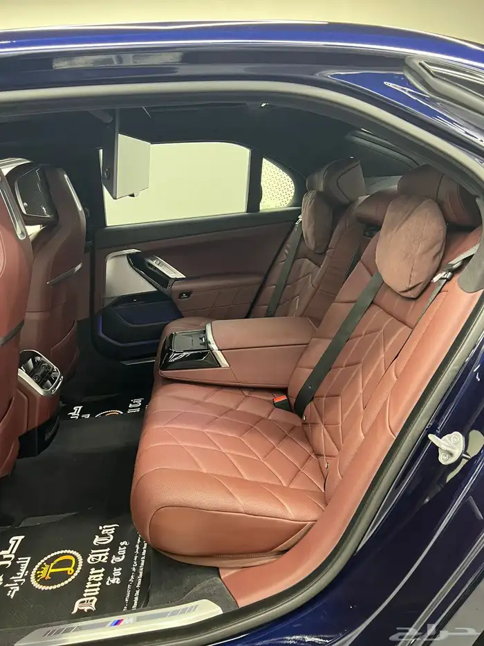 بي ام دبليو 740i 12