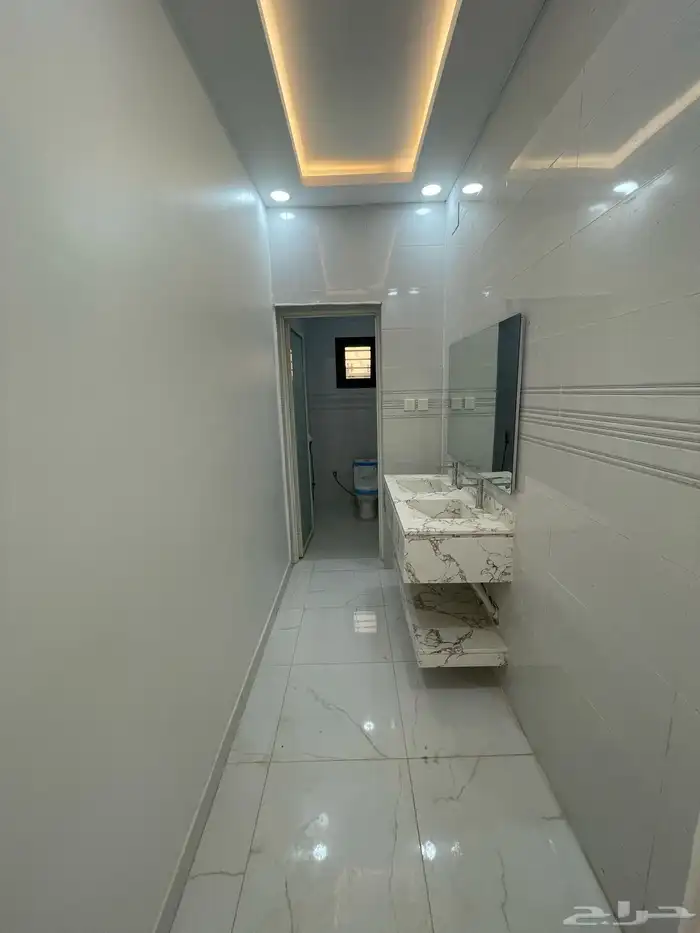 ادوار متكرره بمداخل خاصه مكيفة بالكامل للبيع بحي الروضه 11