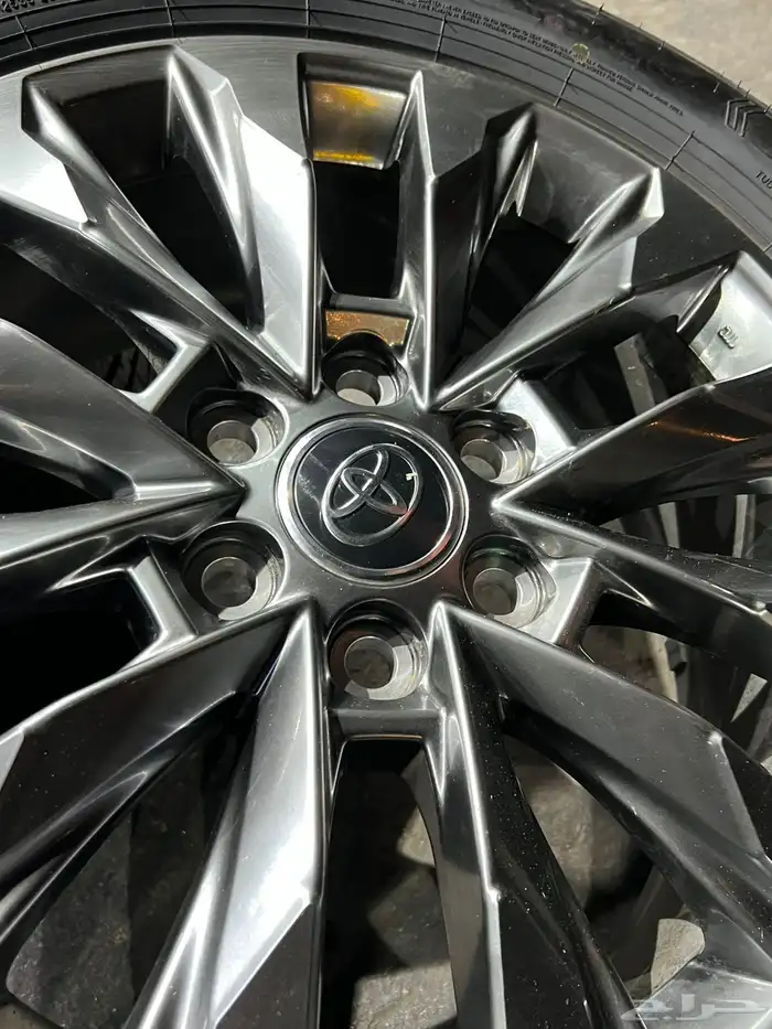 جنوط لاندكروزر اصلي وكاله مع كفرات دنلوب وكاله مقاس 20 35