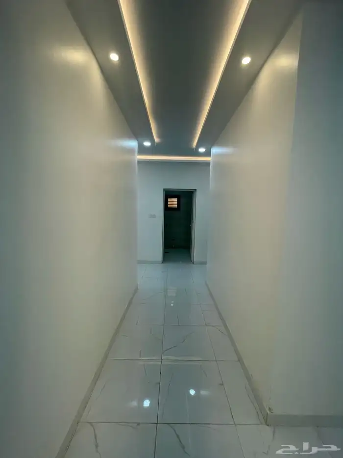 ادوار متكرره بمداخل خاصه مكيفة بالكامل للبيع بحي الروضه 16