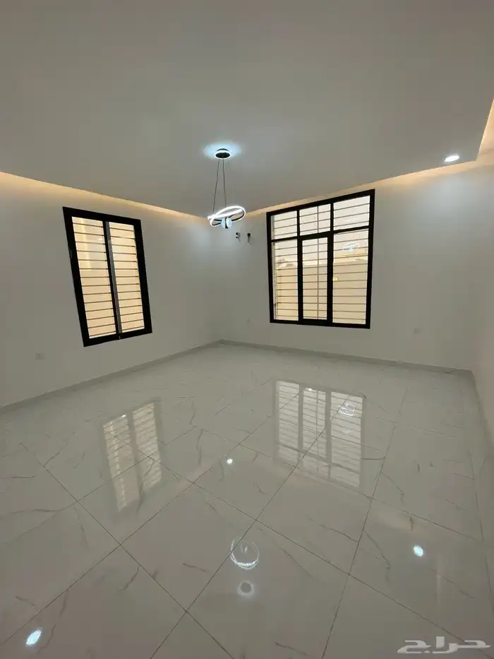 ادوار متكرره بمداخل خاصه مكيفة بالكامل للبيع بحي الروضه 15