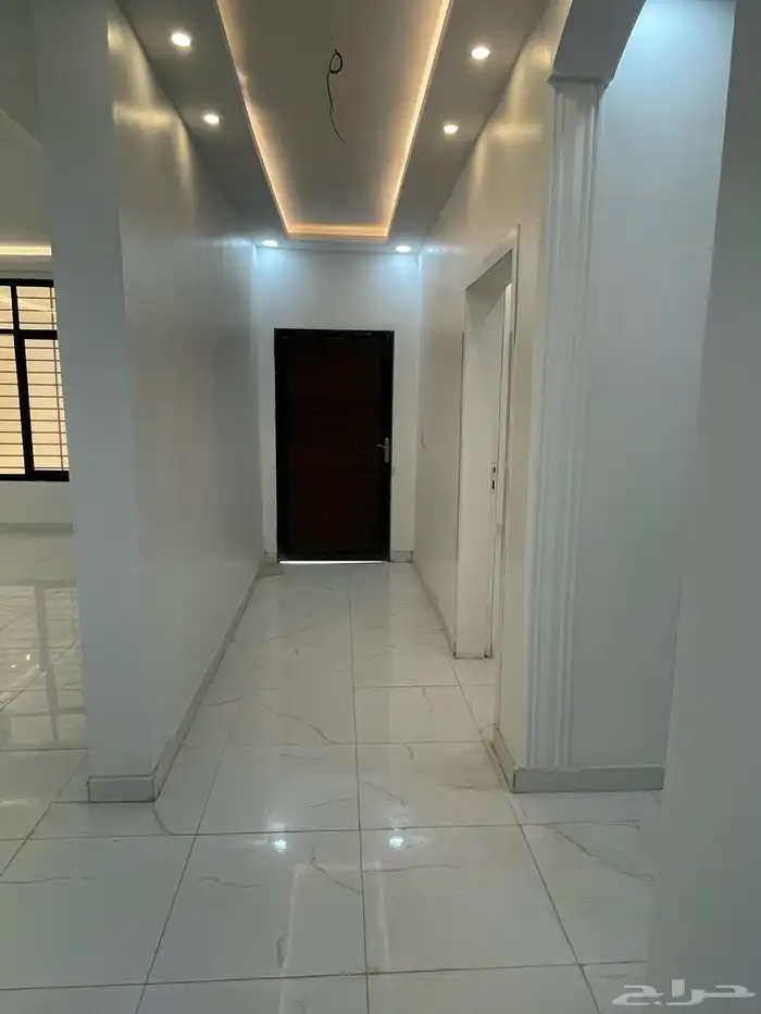 ادوار متكرره بمداخل خاصه مكيفة بالكامل للبيع بحي الروضه 12