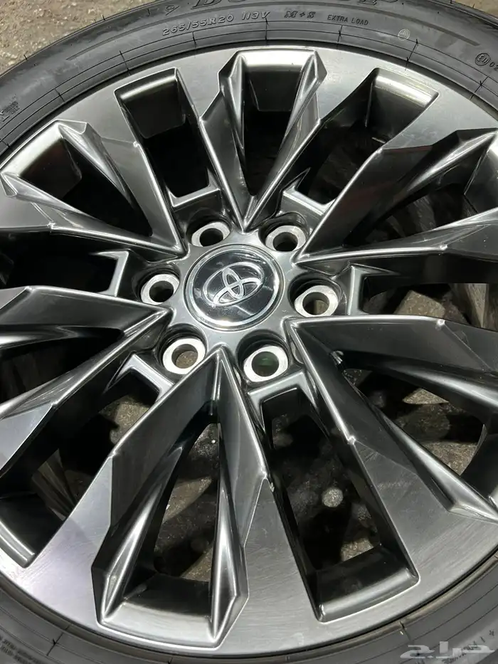 جنوط لاندكروزر اصلي وكاله مع كفرات دنلوب وكاله مقاس 20 33